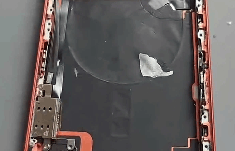 máy CNC iPhone 17 Pro Max